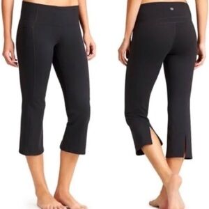Athleta Power Ananda Slit Hem Capri Yoga Leggings Size XS Women